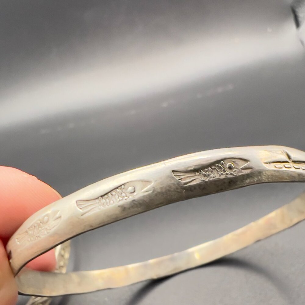 Vintage Taxco Mexican Silver Bangles Pair 2 Floral Fish Boho - Picture 6 of 9